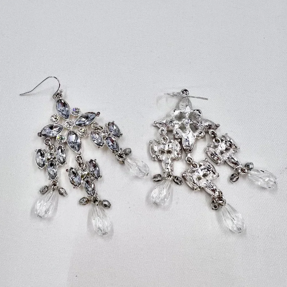NWOT - Stunning Shiny Silver Tone Clear Rhinestone Chandelier Fishhook Earrings - Picture 4 of 5